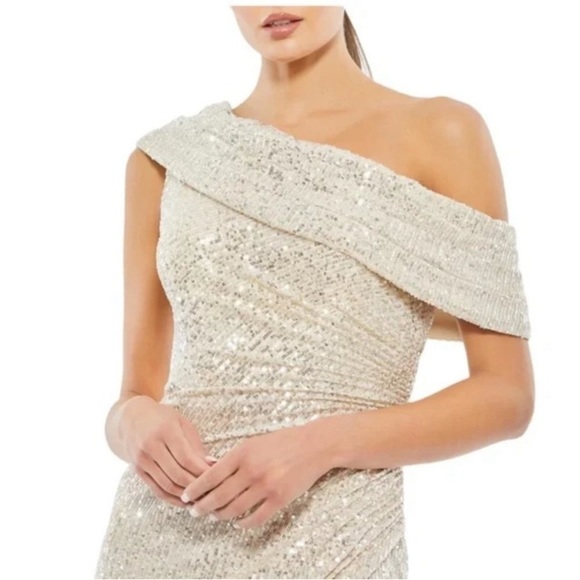Ieena for Mac Duggal One-Shoulder Ruched Sequin Gown in Nude NWT - Picture 3 of 7